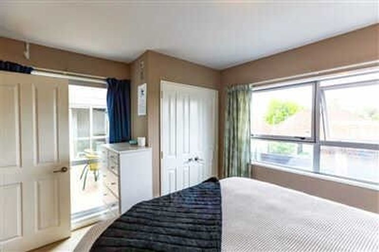 Photo of property in 8a Broadbent Street, Riccarton, Christchurch, 8041