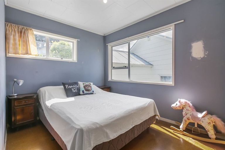Photo of property in 9 Woodhouse Place, West Harbour, Auckland, 0618
