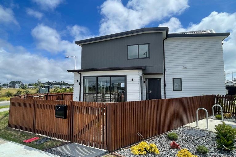 Photo of property in 13 Resnik Crescent, Kumeu, 0810