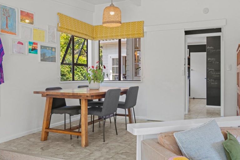 Photo of property in 39 Tiromoana Road, Raumati South, Paraparaumu, 5032