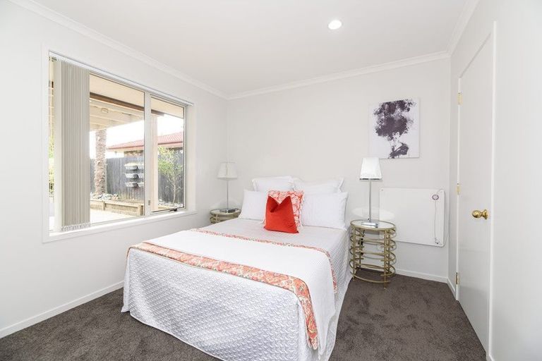 Photo of property in 595 Great South Road, Rosehill, Papakura, 2113