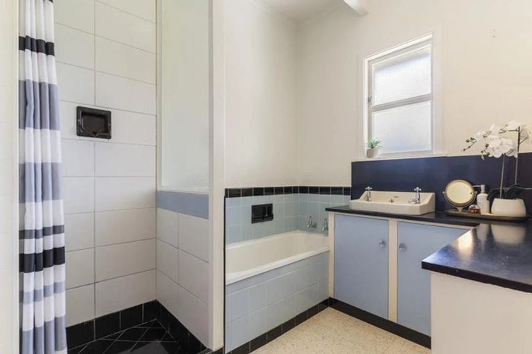 Photo of property in 100 Palmers Road, Clendon Park, Auckland, 2103