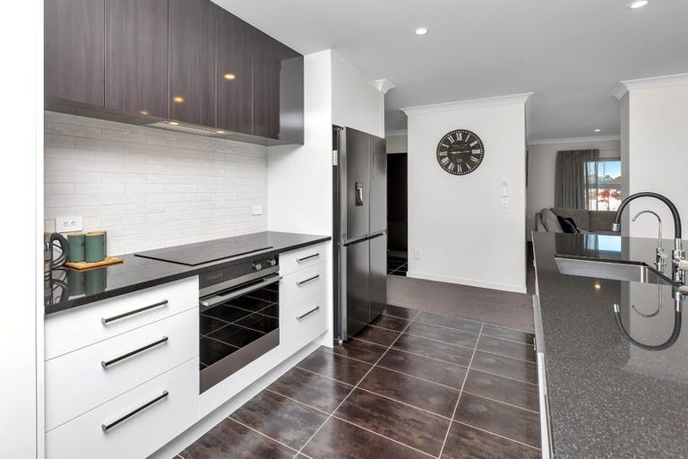 Photo of property in 41 Kaurinui Crescent, One Tree Point, 0118