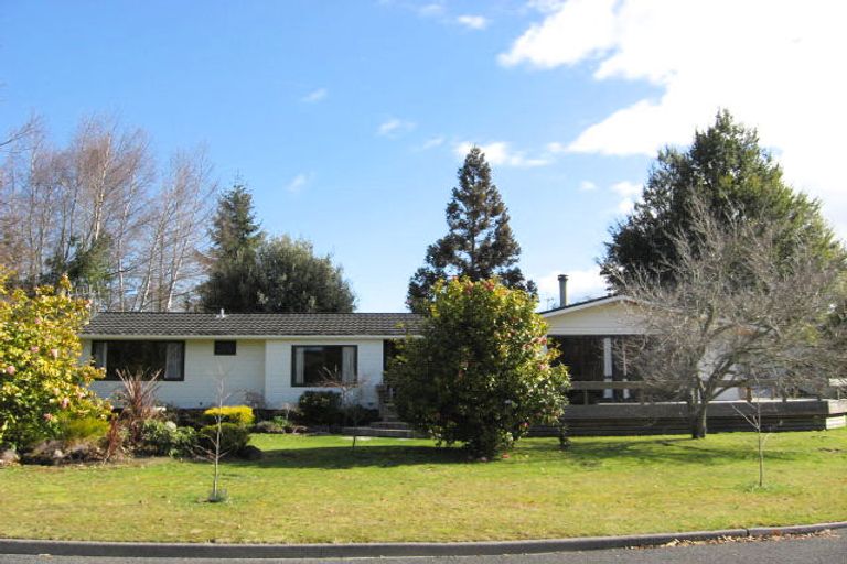 Photo of property in 18 Candu Lane, Kinloch, Taupo, 3377