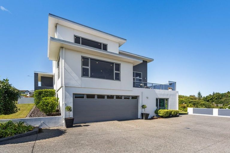 Photo of property in 189 Heta Road, Highlands Park, New Plymouth, 4312