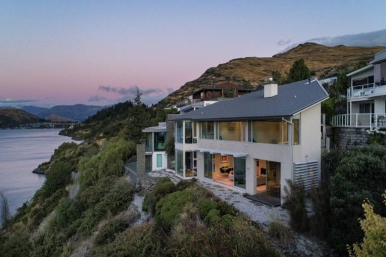 Photo of property in 11 Mincher Road, Kelvin Heights, Queenstown, 9300