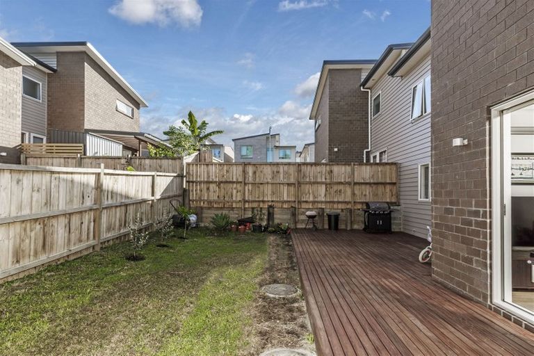 Photo of property in 25 Sunshine Boulevard, Sunnyvale, Auckland, 0612