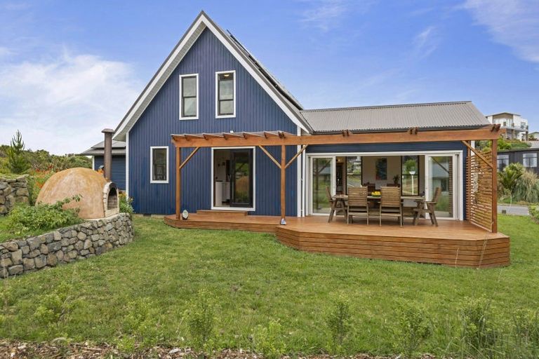 Photo of property in 3 Nikau Park, Raglan, 3225