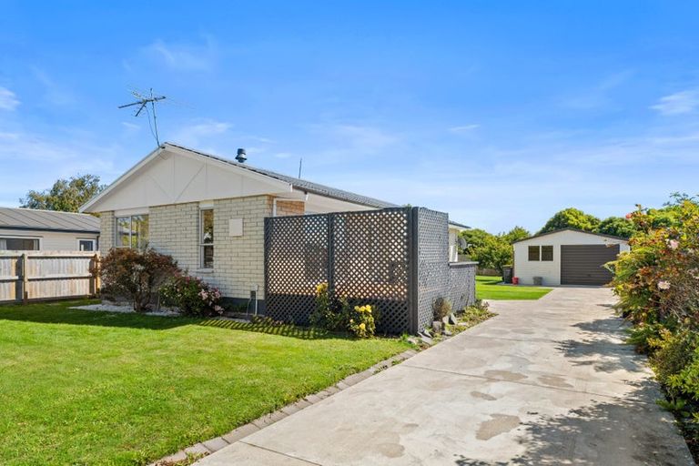 Photo of property in 31 Denniston Crescent, Redwood, Christchurch, 8051