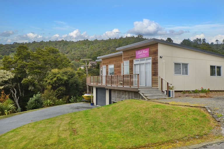Photo of property in 39 Russell Road, Wainuiomata, Lower Hutt, 5014
