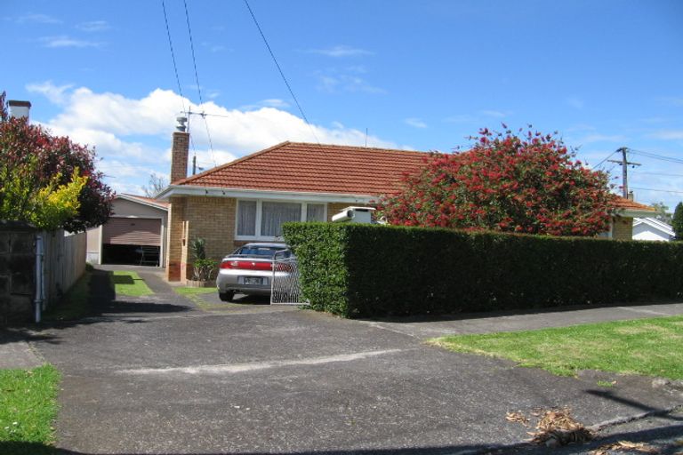 Photo of property in 16 Hillcrest Road, Papatoetoe, Auckland, 2025
