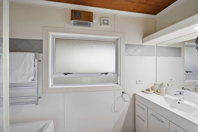 Photo of property in 105 Royal Park Drive, Parklands, Christchurch, 8083