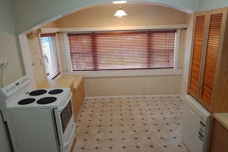 Photo of property in 18 Selwyn Road, Hospital Hill, Napier, 4110