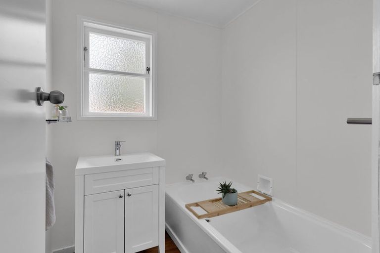 Photo of property in 1 Moule Place, Fairfield, Hamilton, 3214