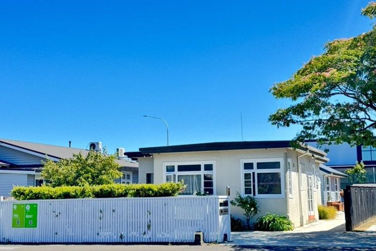 Photo of property in 495 Featherston Street, Roslyn, Palmerston North, 4414