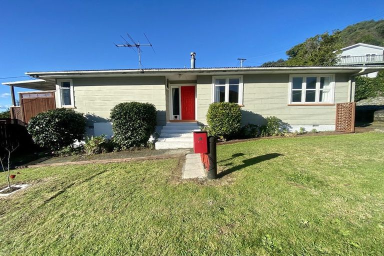 Photo of property in 6 Angle Street, Picton, 7220