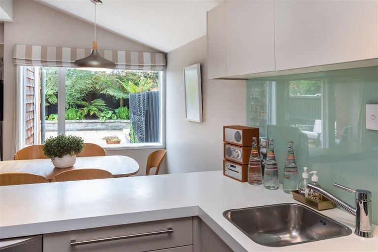 Photo of property in 2/193 Centaurus Road, Saint Martins, Christchurch, 8022