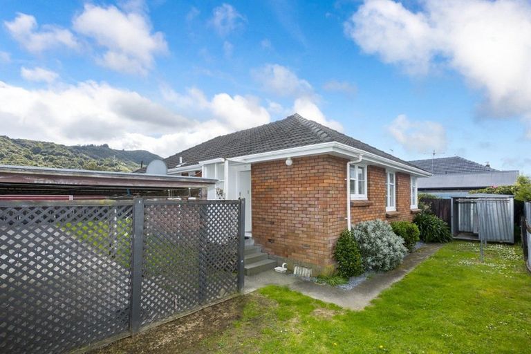 Photo of property in 2 Hazel Street, Ebdentown, Upper Hutt, 5018