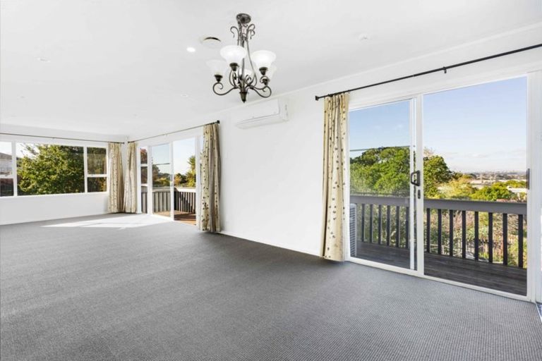 Photo of property in 22 Hartley Terrace, Massey, Auckland, 0614
