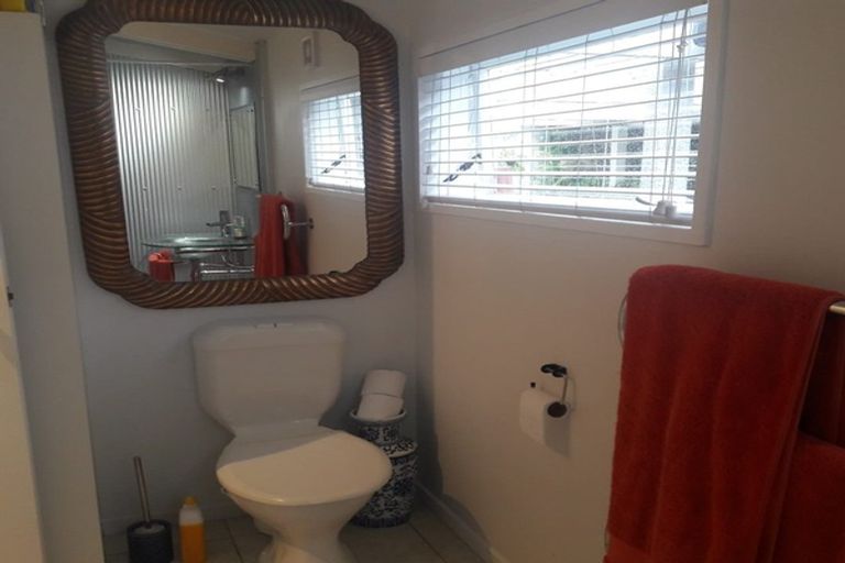 Photo of property in 2/31 Telstar Place, Beach Haven, Auckland, 0626