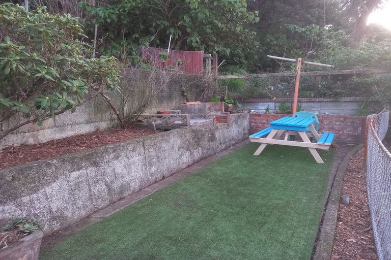 Photo of property in 44 Severn Street, Island Bay, Wellington, 6023