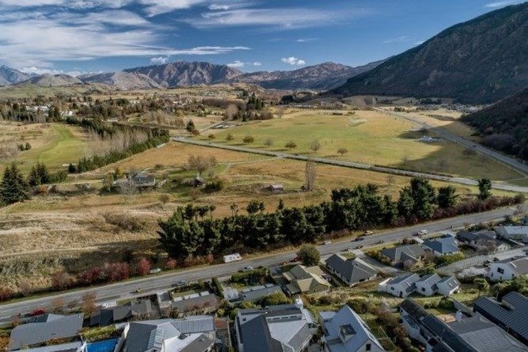 Photo of property in 23 Mcdonnell Road, Arrowtown, 9302