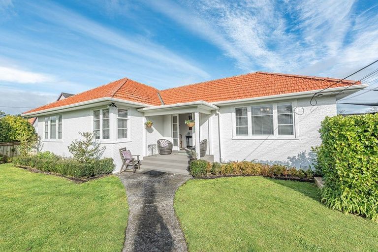 Photo of property in 4 Dickson Crescent, Saint Johns Hill, Whanganui, 4500