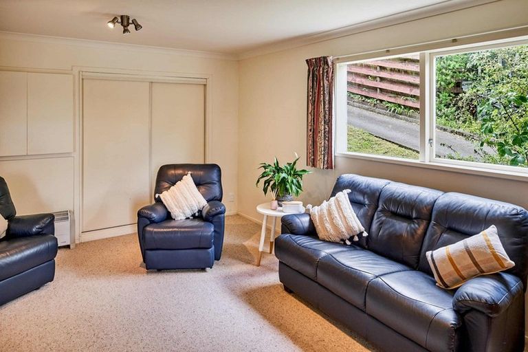 Photo of property in 10 Katarina Grove, Tawa, Wellington, 5028