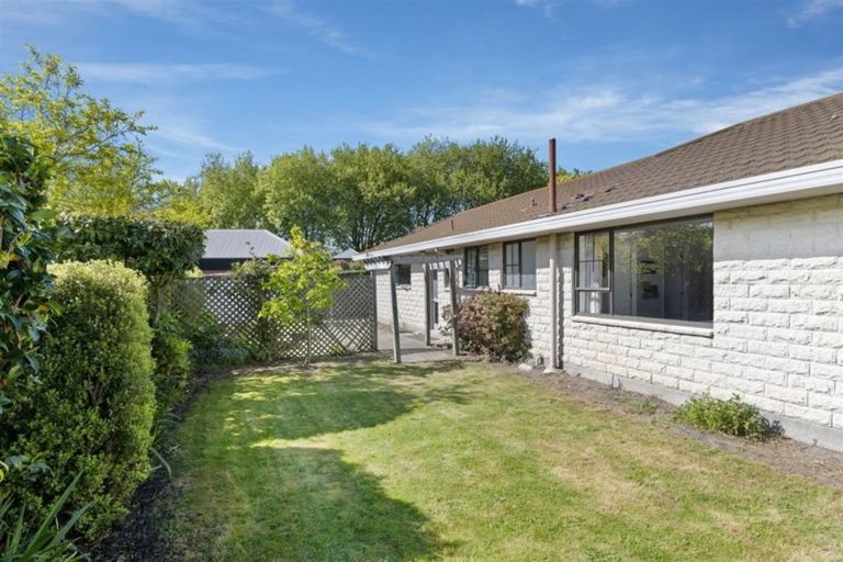 Photo of property in 274 Memorial Avenue, Burnside, Christchurch, 8053