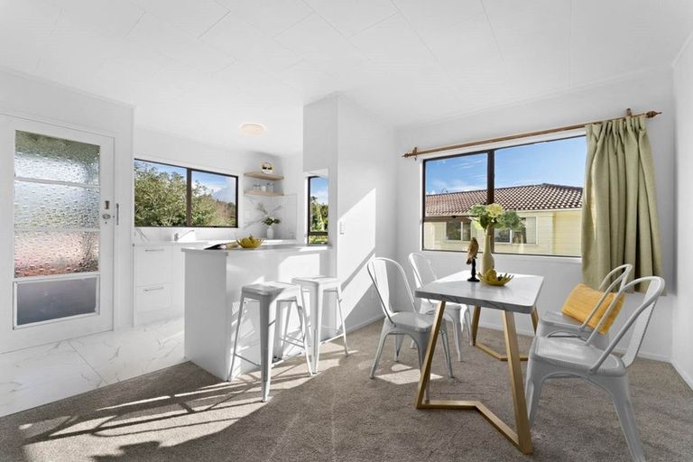 Photo of property in 34 Farwood Drive, Henderson, Auckland, 0612