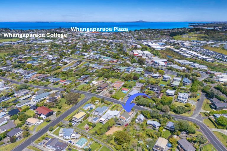 Photo of property in 10 Surf Road, Stanmore Bay, Whangaparaoa, 0932