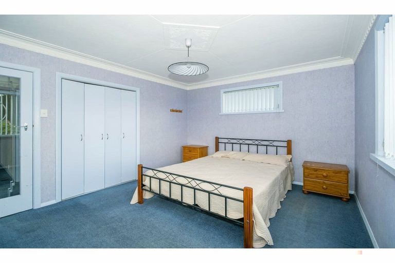 Photo of property in 1 Dixon Street, Waimate, 7924