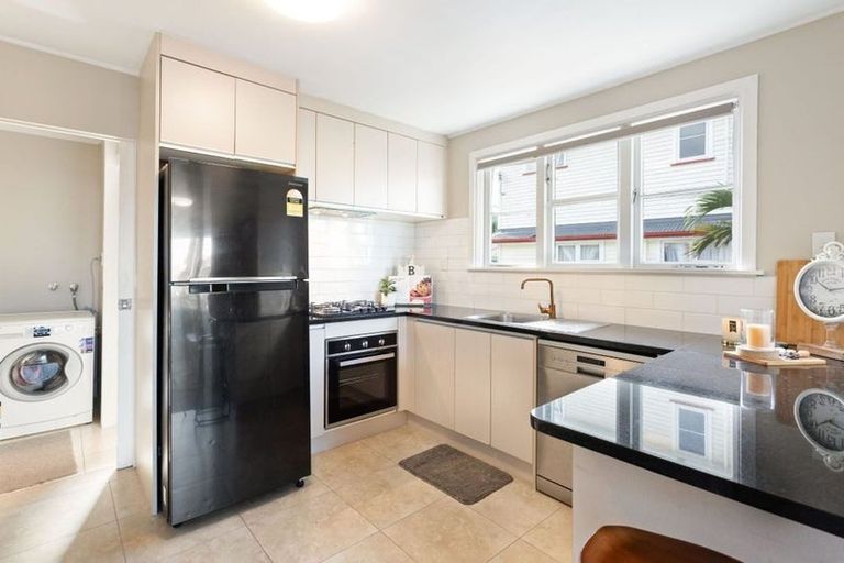 Photo of property in 59 Avondale Road, Avondale, Auckland, 1026