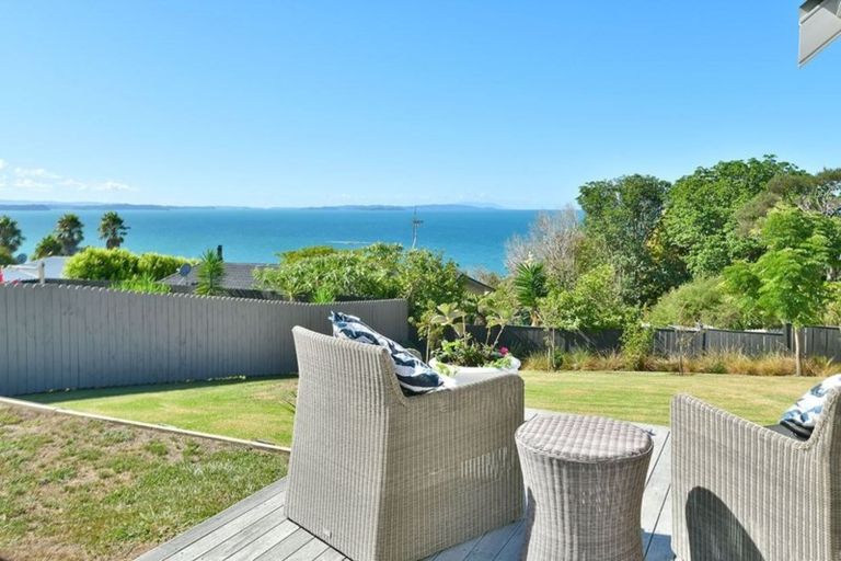 Photo of property in 110 Vipond Road, Stanmore Bay, Whangaparaoa, 0932