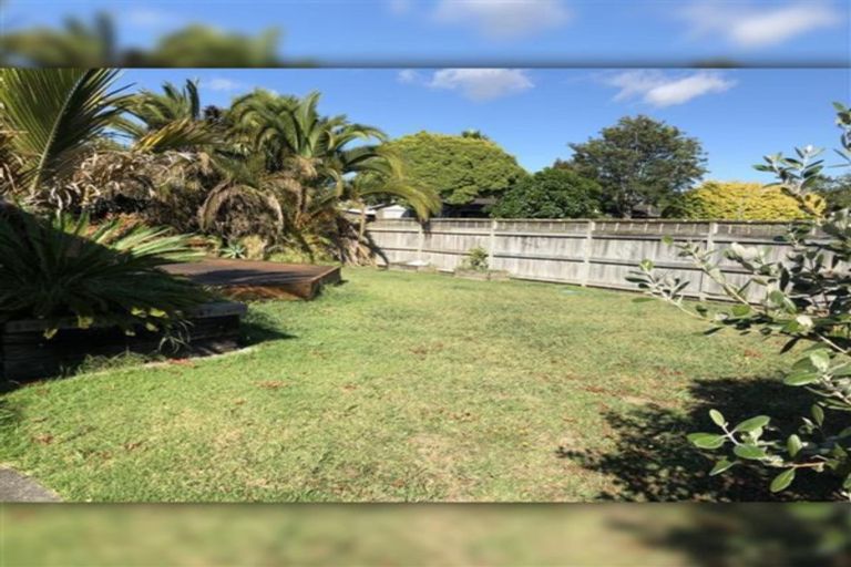 Photo of property in 7 Fiesta Drive, Half Moon Bay, Auckland, 2012