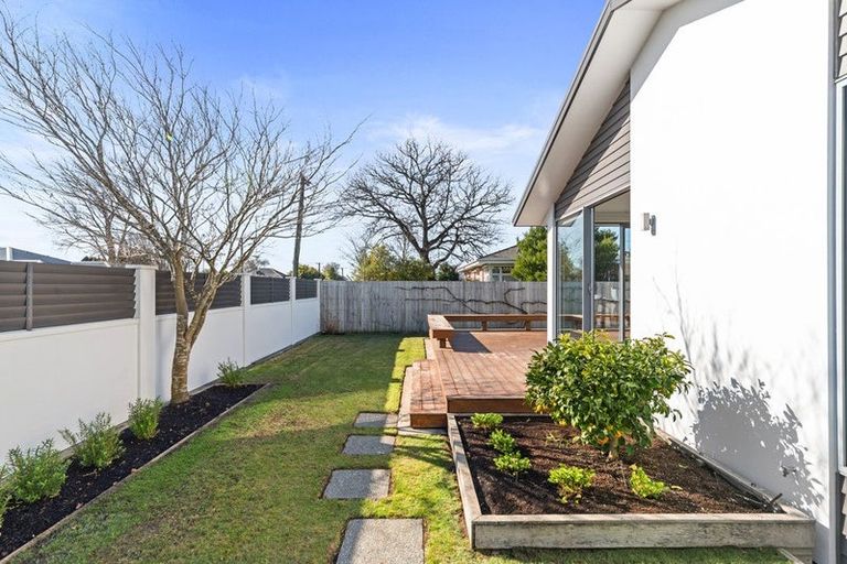 Photo of property in 58 Mcfaddens Road, St Albans, Christchurch, 8052