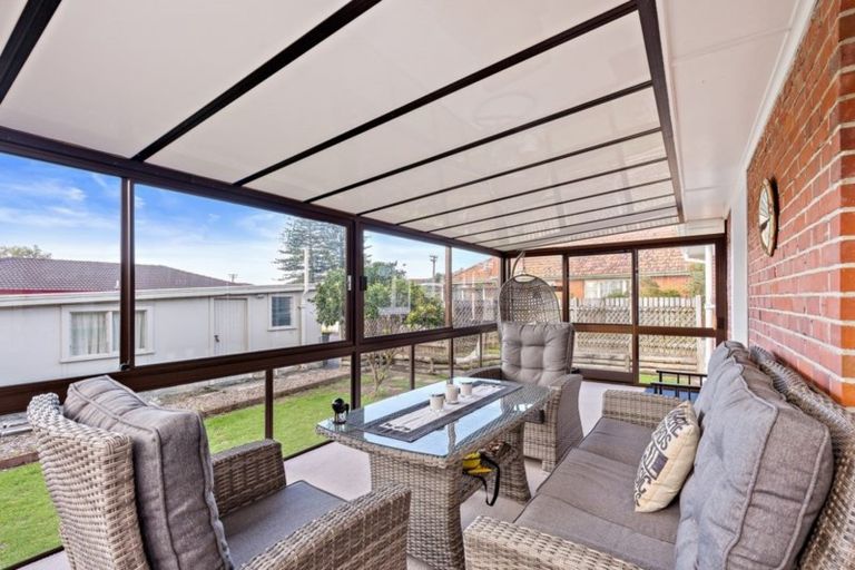 Photo of property in 21 Springs Road, Parakai, 0830