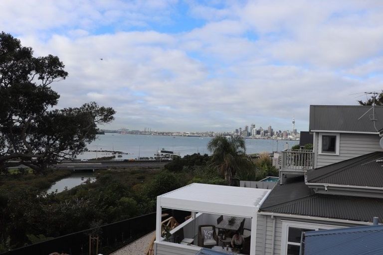 Photo of property in 17 Waimana Avenue, Northcote Point, Auckland, 0627