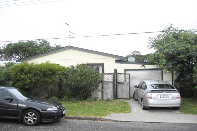 Photo of property in 26 Gavin Road, Raumati Beach, Paraparaumu, 5032