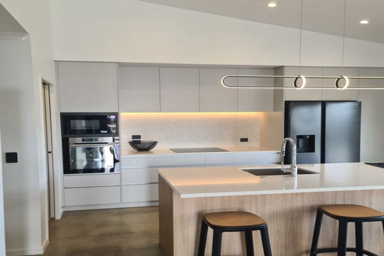 Photo of property in 100 Metoriti Crescent, Karaka, 2124