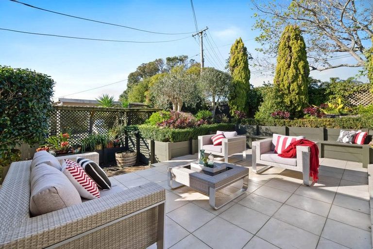 Photo of property in 150 Bleakhouse Road, Mellons Bay, Auckland, 2014