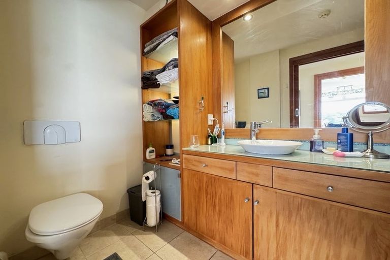 Photo of property in Jerningham Apartments, 20 Oriental Terrace, Oriental Bay, Wellington, 6011