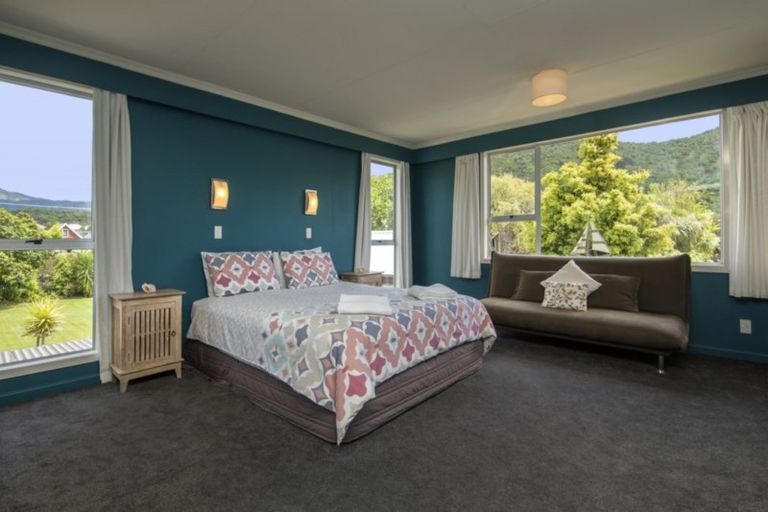 Photo of property in 5 Huia Street, Waikawa, Picton, 7220