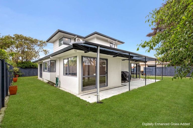 Photo of property in 17 Woburn Place, Takaro, Palmerston North, 4412