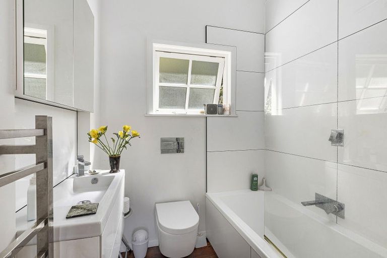 Photo of property in 37 Patanga Crescent, Thorndon, Wellington, 6011