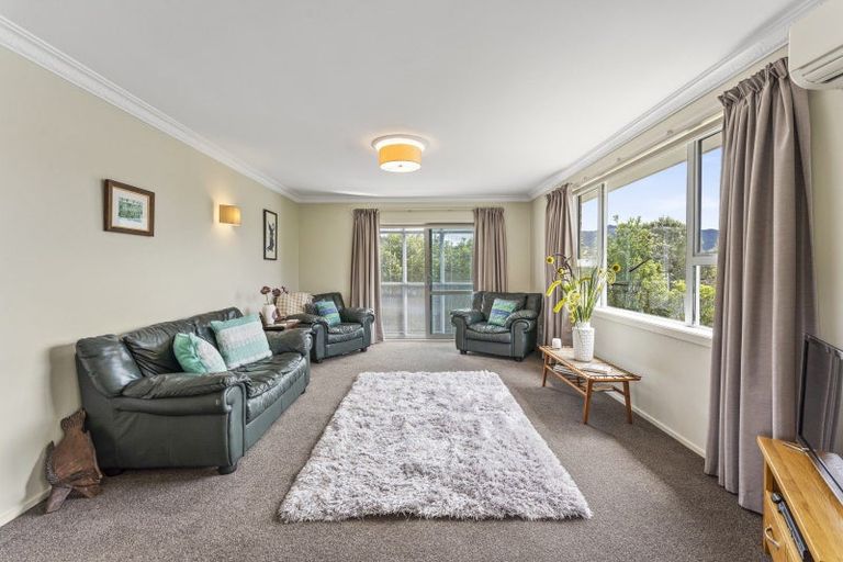 Photo of property in 1/57 Sunbrae Drive, Silverstream, Upper Hutt, 5019