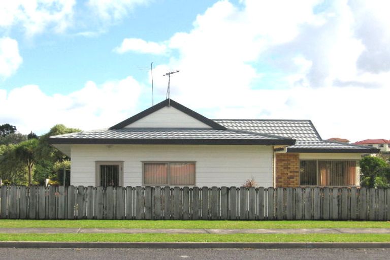 Photo of property in 24 Central Park Drive, Te Atatu South, Auckland, 0610