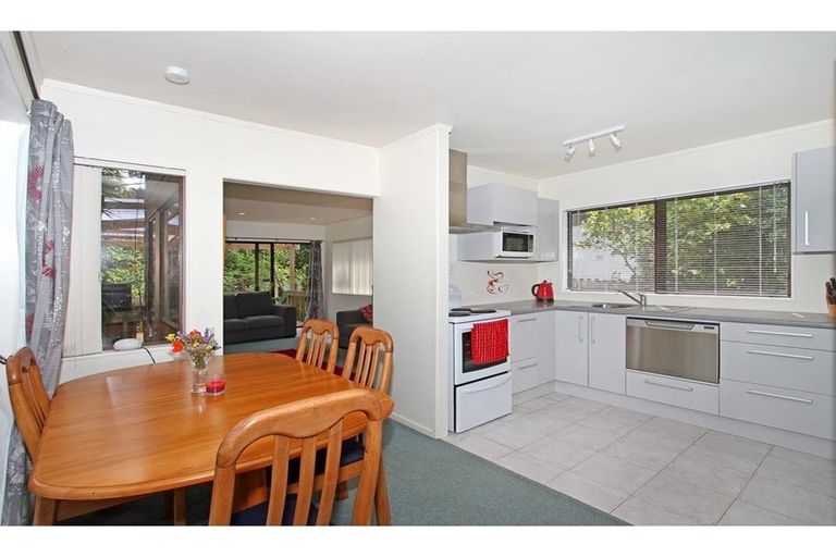 Photo of property in 2/1 Flavia Close, Torbay, Auckland, 0630