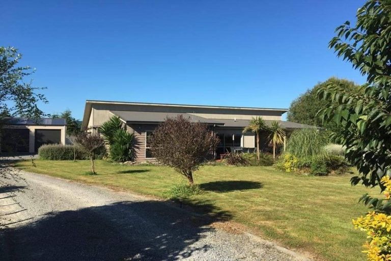 Photo of property in 75 Waikawa Beach Road, Manakau, Levin, 5573