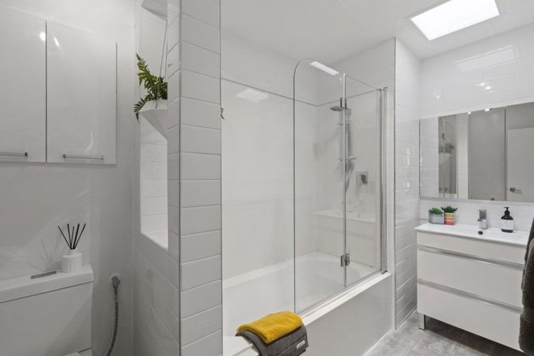 Photo of property in 22 Ashcroft Avenue, Mangere Bridge, Auckland, 2022